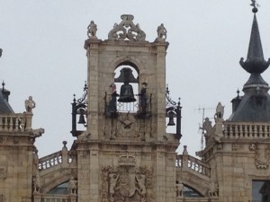 Two figures on top strike the bells